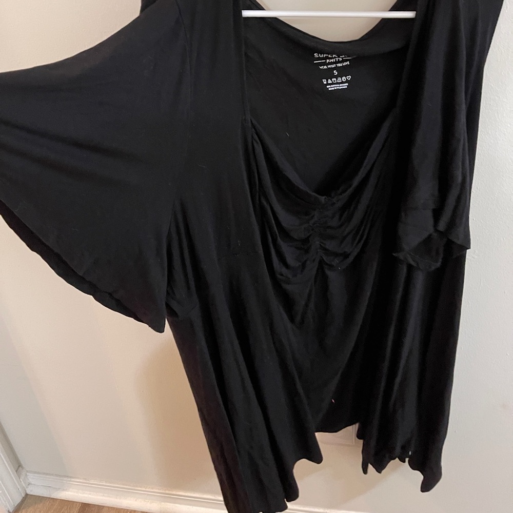 Like new Torrid black shark took style top 5x